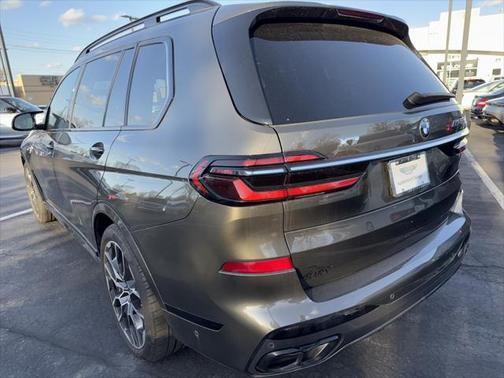 2023 BMW X7 M60i
