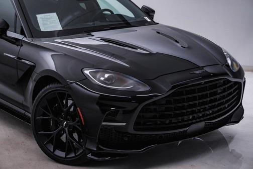 2025 Aston Martin DBX 707