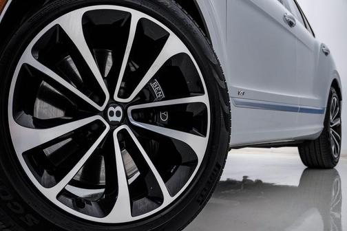 Moonbeam 2022 Bentley Bentayga V8