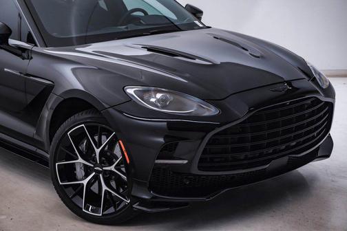 2025 Aston Martin DBX 707