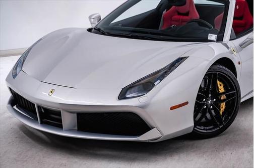 2017 Ferrari 488 Spider Base