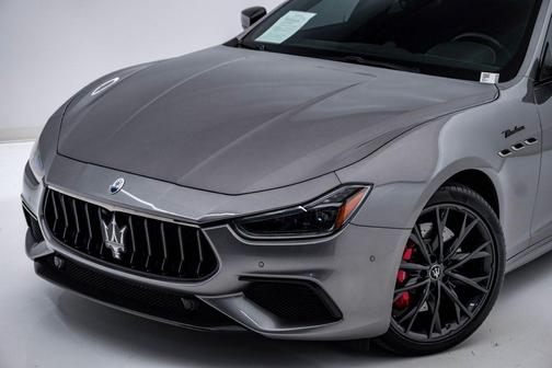 Grigio Metallic 2022 Maserati Ghibli Modena Q4