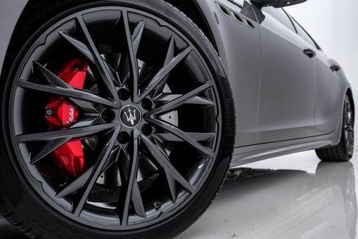 Grigio Metallic 2022 Maserati Ghibli Modena Q4