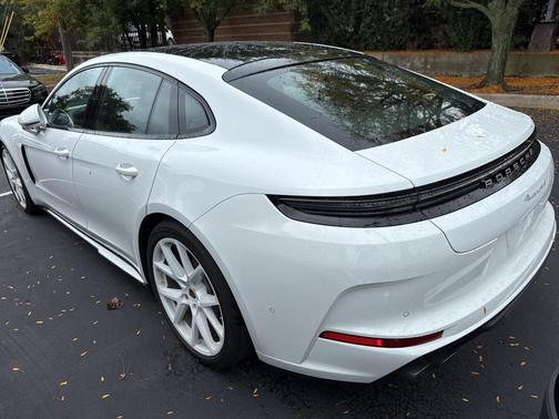 2024 Porsche Panamera 4