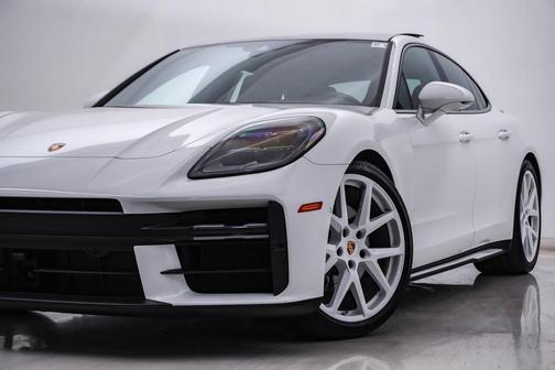 2024 Porsche Panamera 4