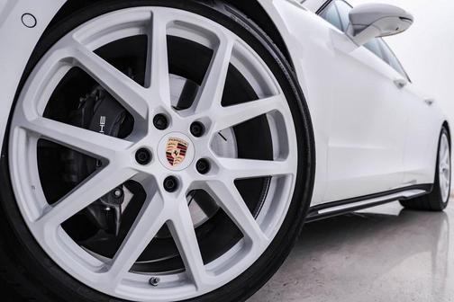 2024 Porsche Panamera 4