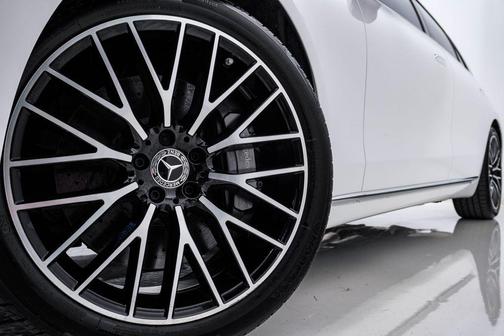 MANUFAKTUR Moonlight White Metallic 2024 Mercedes-Benz S-Class S 580