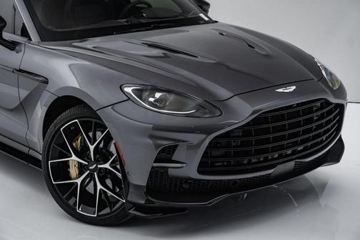 2025 Aston Martin DBX 707
