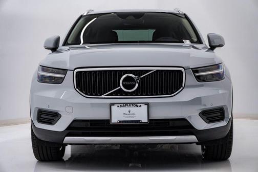 Glacier Silver Metallic 2020 Volvo XC40 T5 Momentum