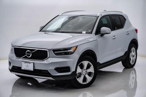 Glacier Silver Metallic 2020 Volvo XC40 T5 Momentum