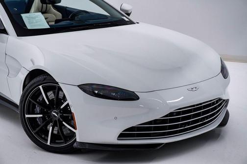 Lunar White 2022 Aston Martin Vantage Roadster