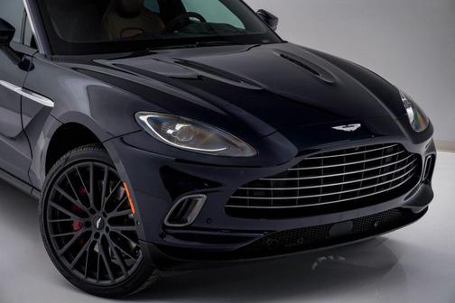 2021 Aston Martin DBX V8