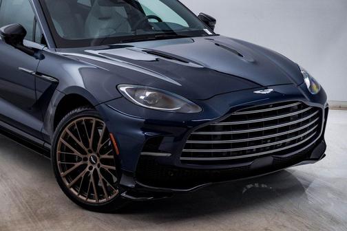 2025 Aston Martin DBX 707