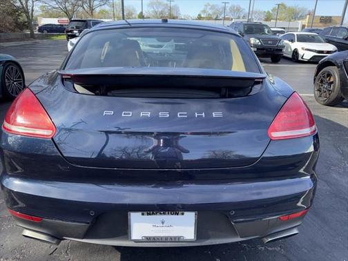 2016 Porsche Panamera 4 Edition