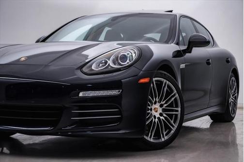 2016 Porsche Panamera 4 Edition