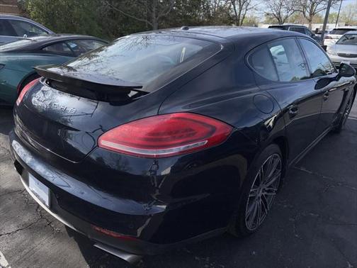 2016 Porsche Panamera 4 Edition