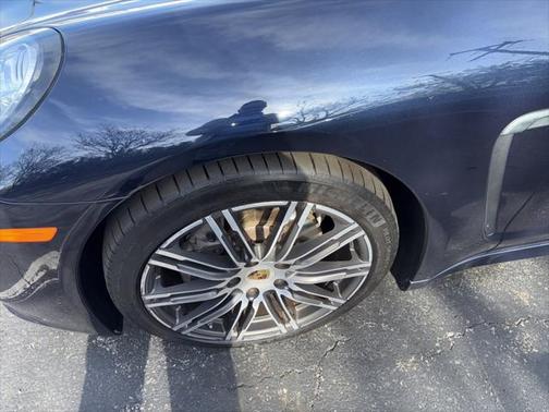 2016 Porsche Panamera 4 Edition