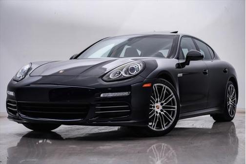 2016 Porsche Panamera 4 Edition