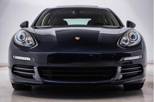 2016 Porsche Panamera 4 Edition