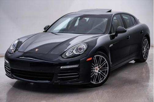 2016 Porsche Panamera 4 Edition