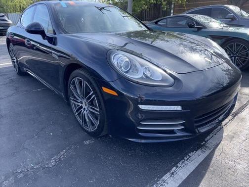 2016 Porsche Panamera 4 Edition
