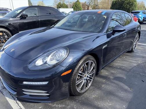 2016 Porsche Panamera 4 Edition
