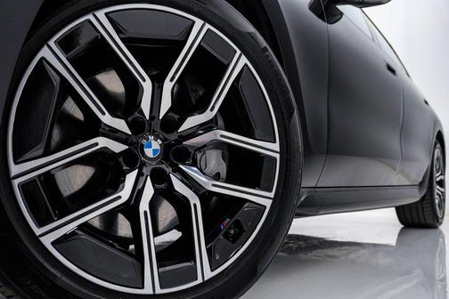 Black Sapphire Metallic 2025 BMW 740 740i xDrive