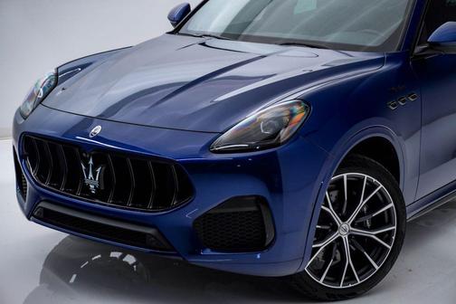 Blu Intenso Metallic 2026 Maserati Grecale Modena