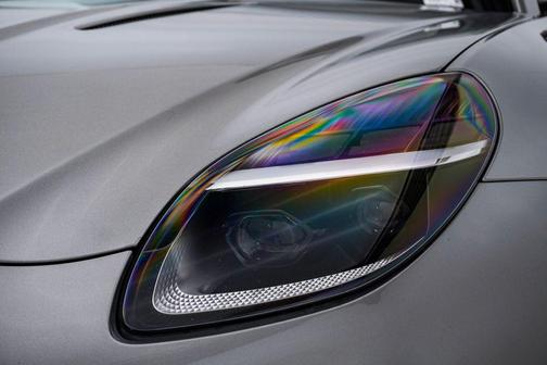 Aluminite Silver 2025 Aston Martin Vantage Carbon