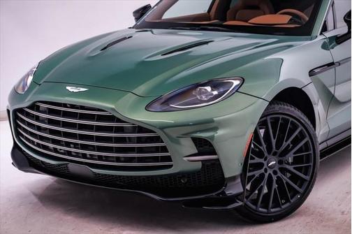 2025 Aston Martin DBX 707