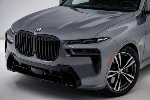 Skyscraper Gray Metallic 2023 BMW X7 xDrive40i