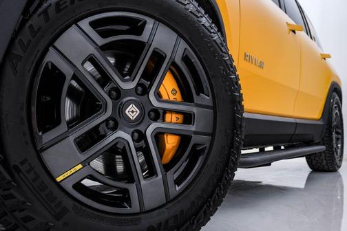 2023 Rivian R1S Adventure