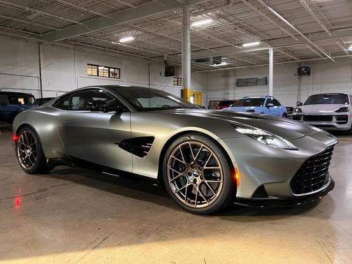 2025 Aston Martin Vanquish V12