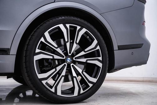 2024 BMW X7 M60i