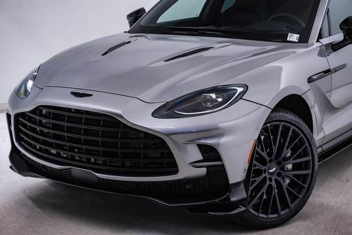 2025 Aston Martin DBX 707