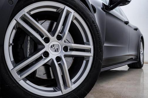 2025 Porsche Panamera 4