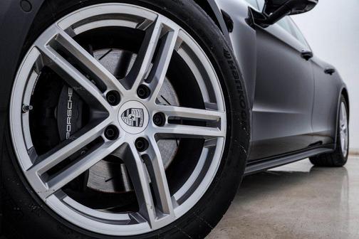 2025 Porsche Panamera 4