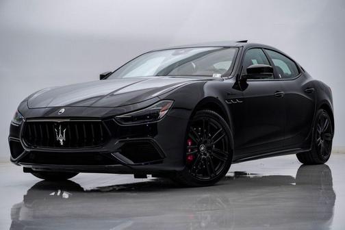 Nero Ribelle Metallic 2023 Maserati Ghibli Modena Q4