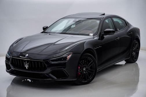 Nero Ribelle Metallic 2023 Maserati Ghibli Modena Q4