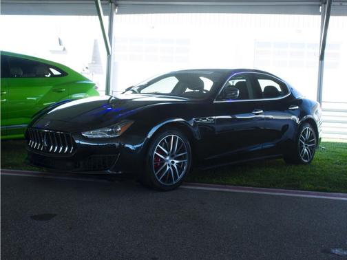 Nero Ribelle Metallic 2023 Maserati Ghibli Modena Q4