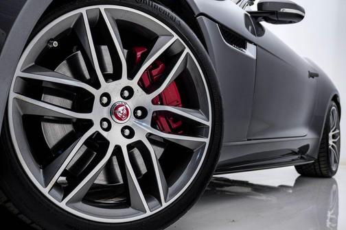 2016 Jaguar F-TYPE R