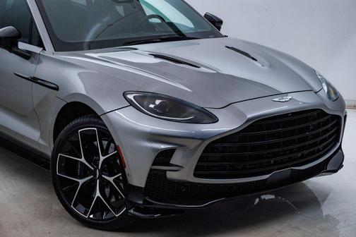 2025 Aston Martin DBX 707
