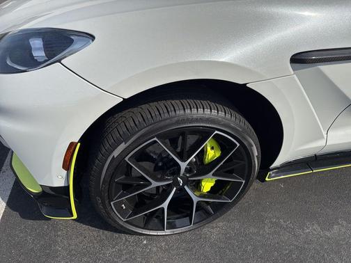 Q Neutron White 2025 Aston Martin DBX 707