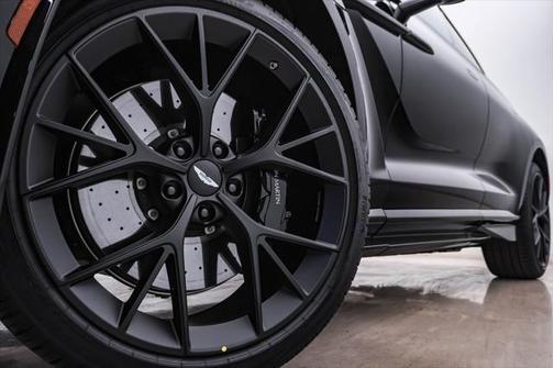 2025 Aston Martin DBX 707