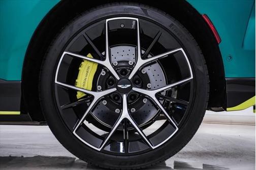 2025 Aston Martin DBX 707 AMR24