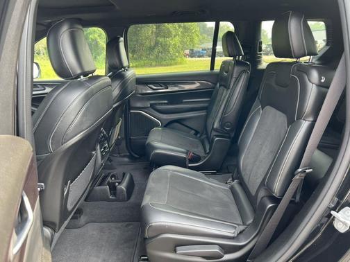 2022 Jeep Grand Cherokee L Laredo