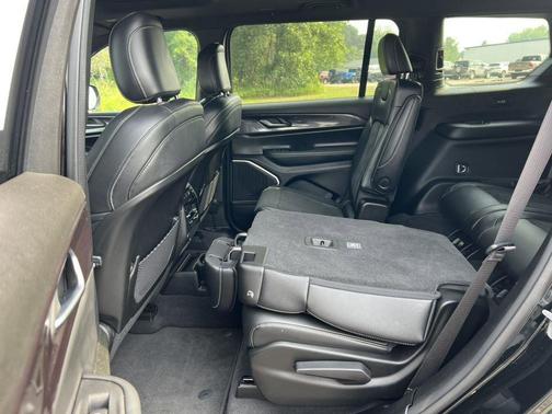 2022 Jeep Grand Cherokee L Laredo