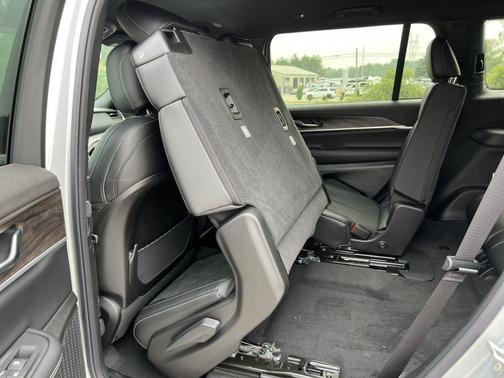 Silver Zynith 2026 Jeep Grand Cherokee L Laredo