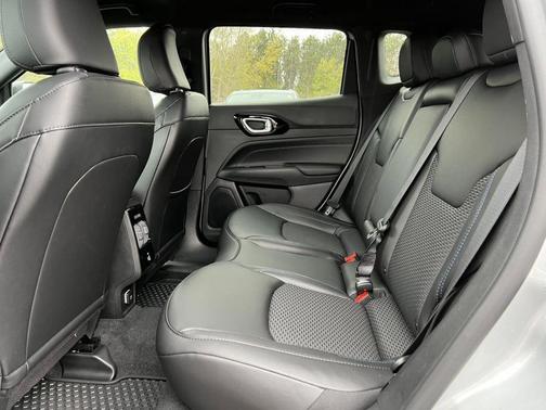 Silver Zynith 2026 Jeep Compass Latitude