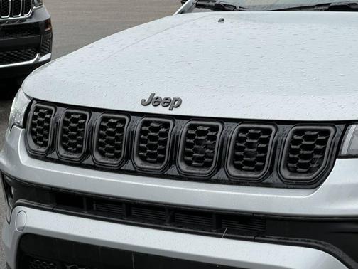 Silver Zynith 2026 Jeep Compass Latitude